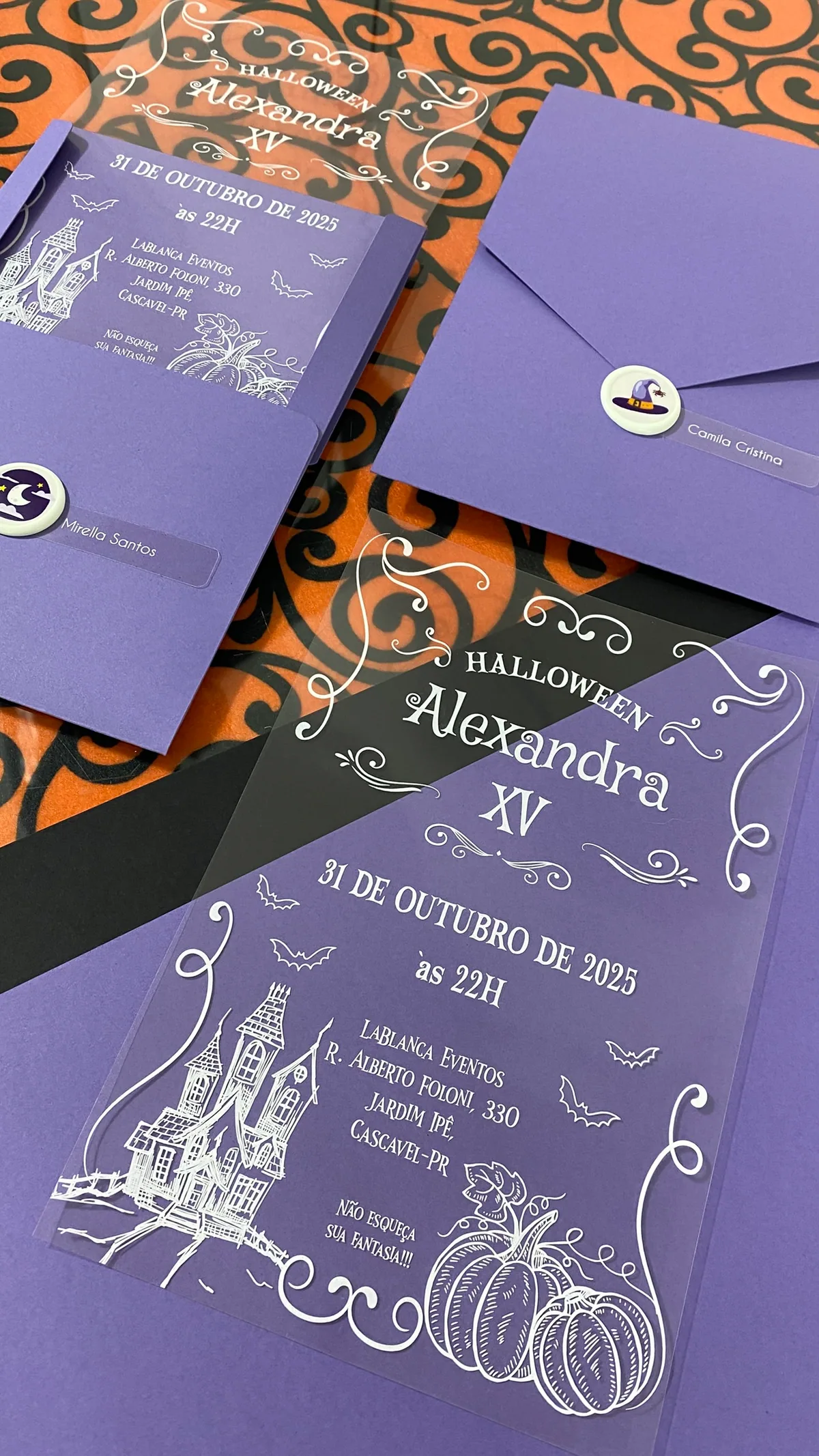 Convite de 15 Anos tema Halloween, envelope roxo e lacre de cera personalizado.