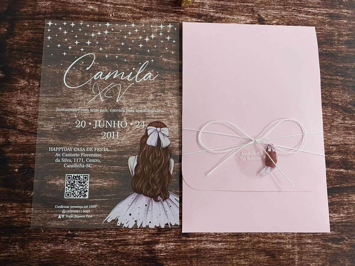 Convite de 15 anos tema menina vestido rosa, envelope rosa e laço.
